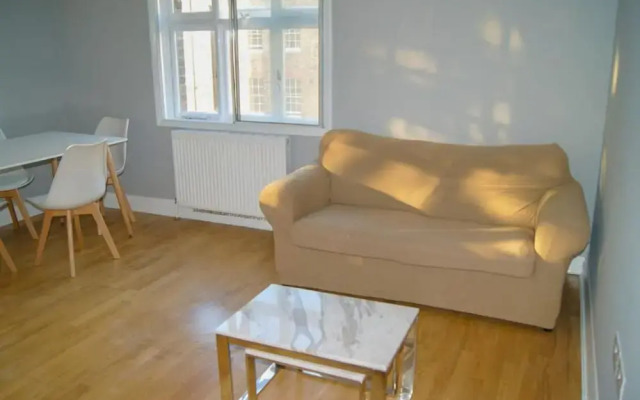 Victorian Building - Sleeps 5 - Pet Friendly