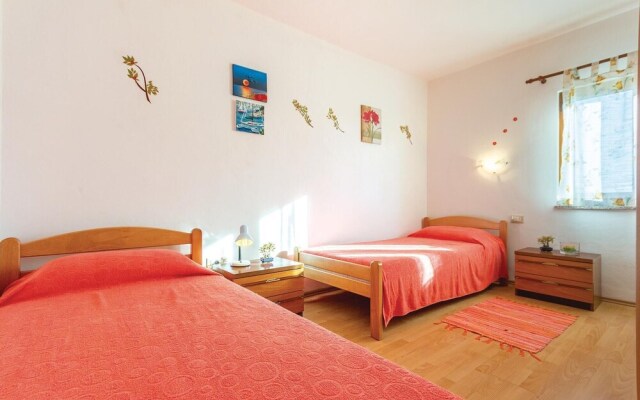 Stunning Home in Liznjan With Wifi and 2 Bedrooms