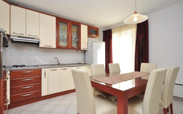 Amazing Apartment in Pucisca With 3 Bedrooms and Wifi