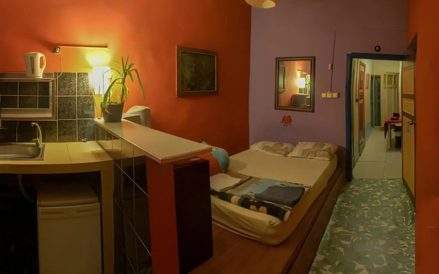 Chilloutlya Hostel&Bar