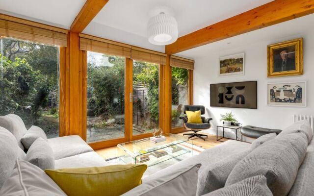 The Victorian House - Enticing 3bdr House With Garden