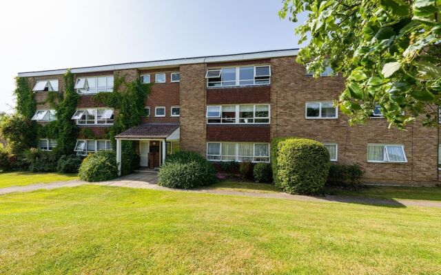 NEW 3BD Flat in the Heart of Bushey