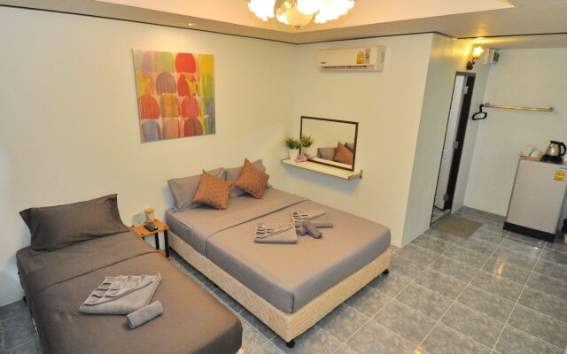 Side Walk Boutique Hotel