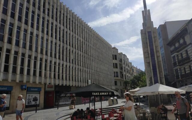 Uncibay Square Apartment