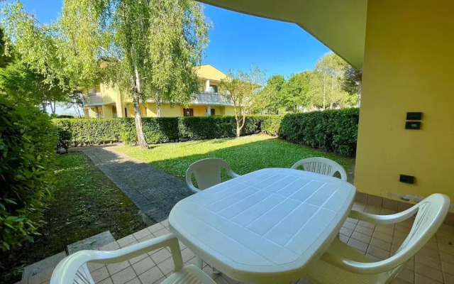 Holiday House With Shared Pool
