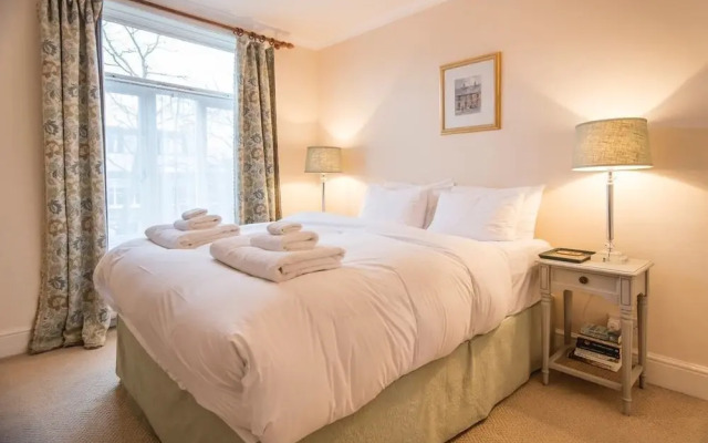 Kensington Beautiful Two Bed Apartment