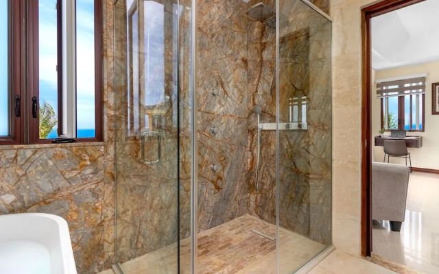 Breathaking Luxury Cliffside Villa