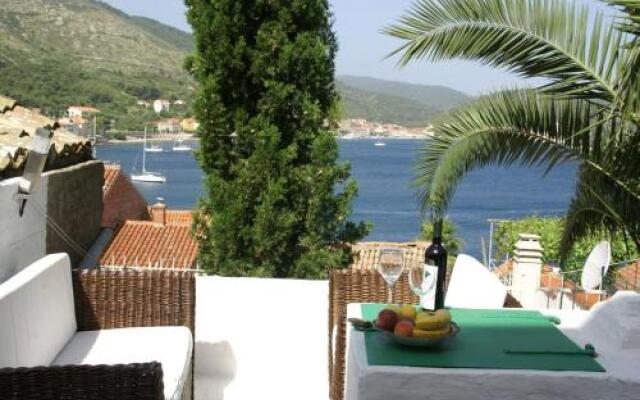 Buena Vis-ta Apartments with the Sea View