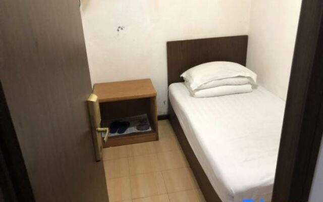 Yunguang Hotel (Shanghai Railway Station North Square)