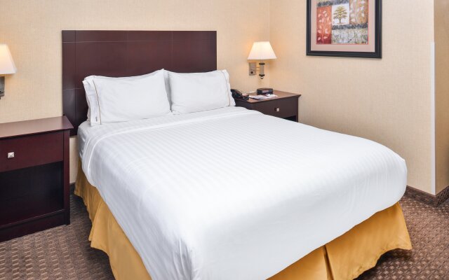 Holiday Inn Express Hotel & Suites Portland-Jantzen Beach, an IHG Hotel