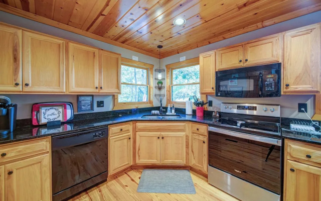 Buck Valley Lodge Mountain Getaway!