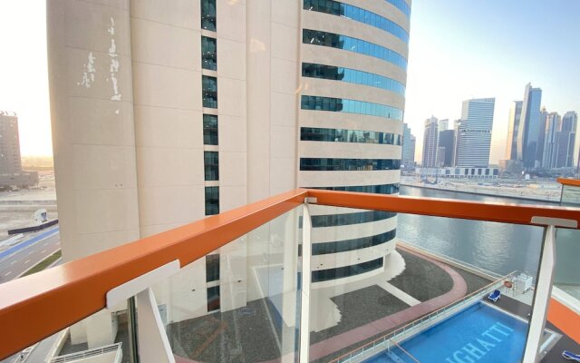 Lux BnB 2BD Canal Views Business Bay