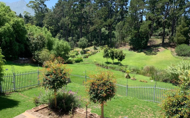 96 Meent Guest House