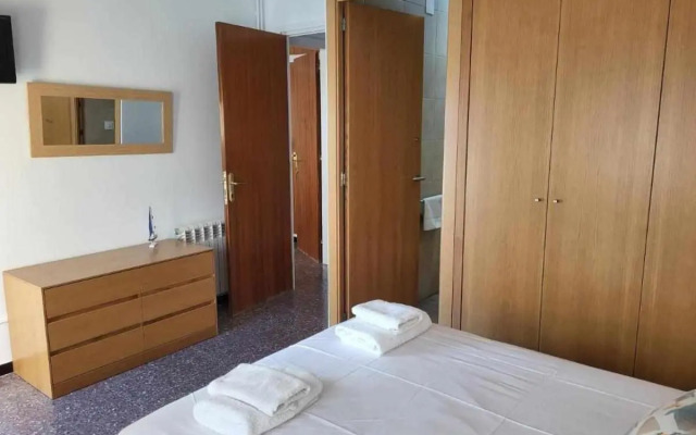 Roses Casc Antic Sant Elm 4