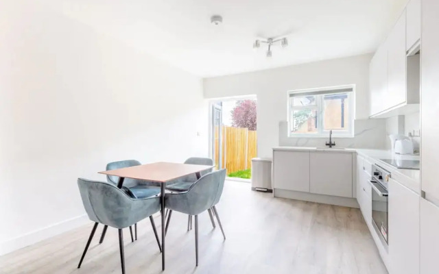 Contemporary 2 Bedroom in West London