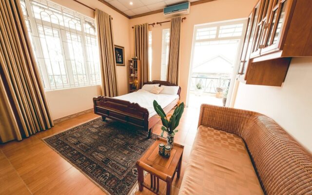 Hillside Homestay Hue - Top Apartment