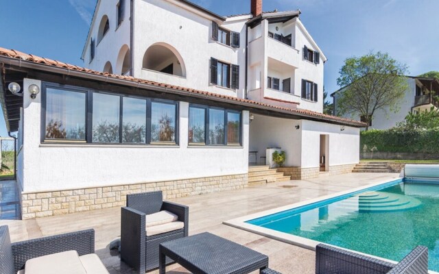 Homely Apartment in Poreč With Swimming Pool