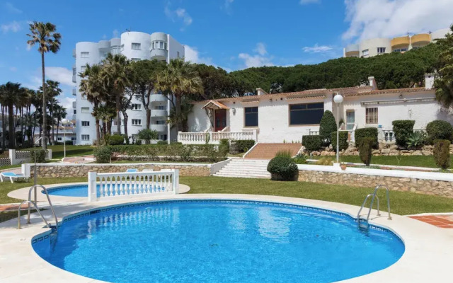 1 Line Beachfront Apartment With Stunning sea View