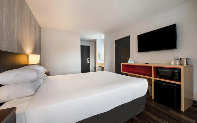 Red Lion Inn & Suites Ontario