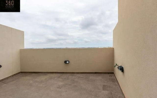 Spacious, 1BR duplex off UNI/Hospital with WIFI by 360 Estates