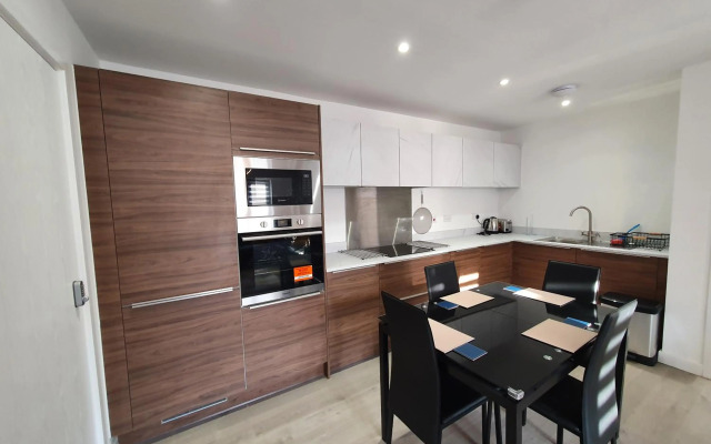 Lovely home close to City Center & Rail Station