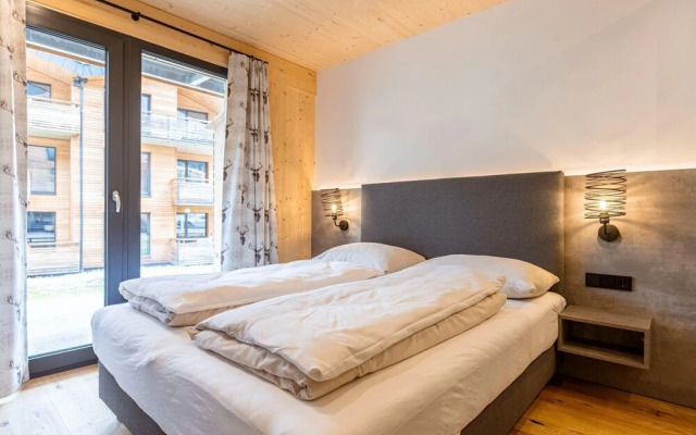 Spacious Apartment With Pool