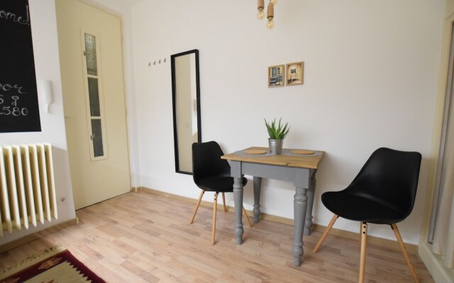 Standard Apartment by Hi5 - Fejer Gyorgy Street