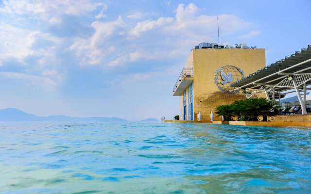 Wyndham Danang Golden Bay