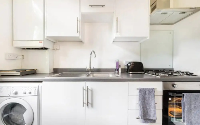 Beautiful 1-bed Apartment With Garden in London