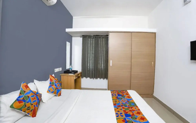 Oyo 24052 Flagship Covelong Residency