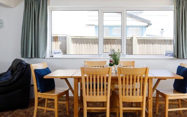 Sunny Seafront Chalet - Sleeps 6
