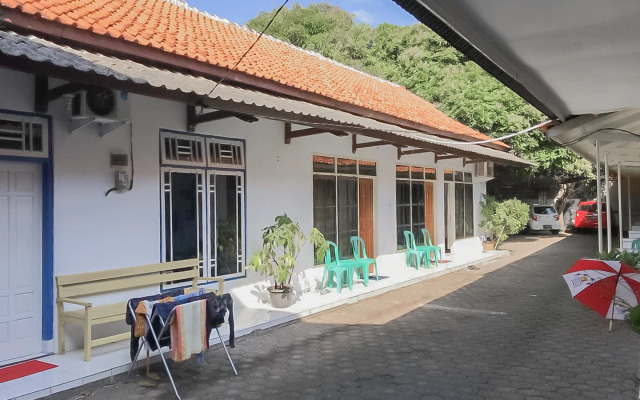 RedDoorz near Pantai Barat Pangandaran 2