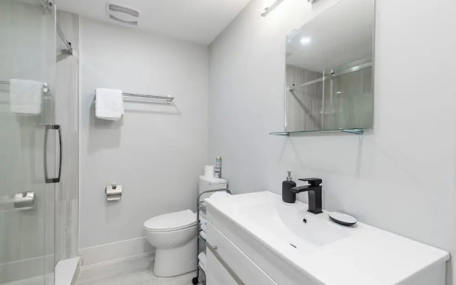 GLOBALSTAY Modern Basement In DT Toronto