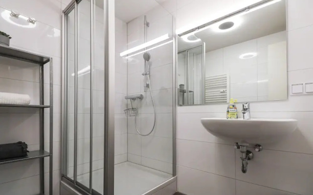 Nice and clean hostel room for 3 2C