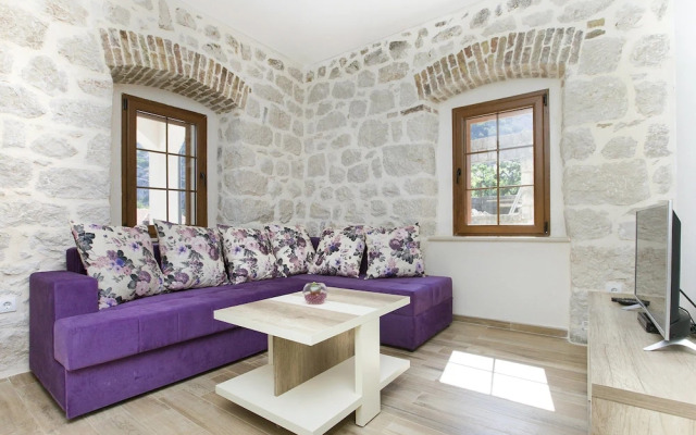 Apartments Mezini 11