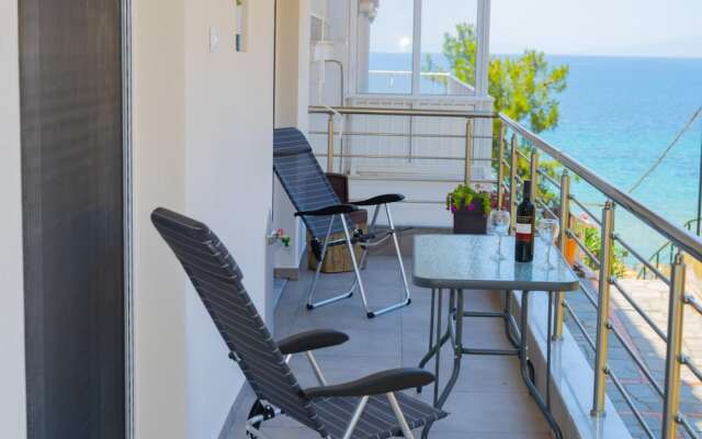 Zoe Seaview Apartment by Rentals Pro