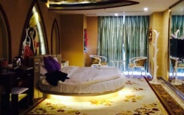 Leaf and Love Theme Hotel