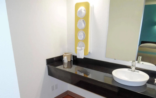 Motel 6 Dallas - Irving DFW Airport East