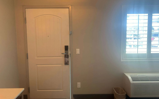 Super 8 by Wyndham Oceanside Downtown