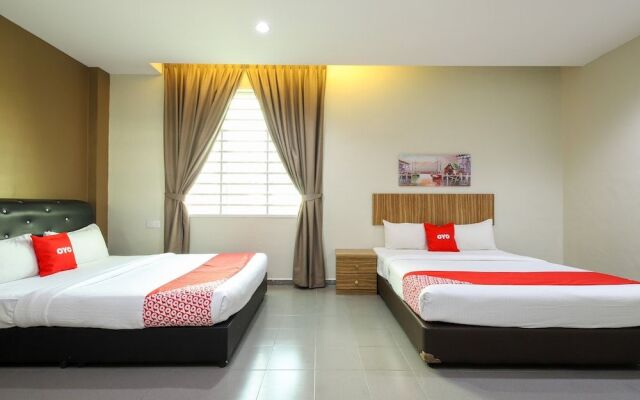 OYO 89839 Riaz Hotel