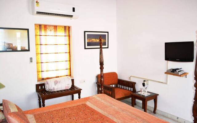 Suryaa Villa - A City Centre Hotel