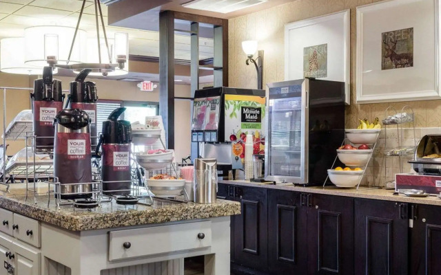 Russell Inn & Suites