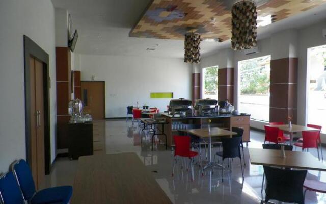 Hotel Tiatira Kencana