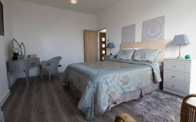 Modern Detached House With Sea View by Llandudno