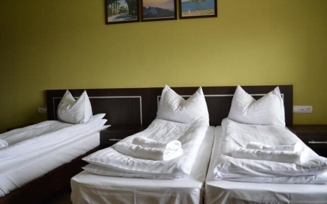 Hotel Pod Dębami