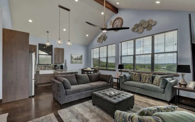 West End Nest With Hot Tub!