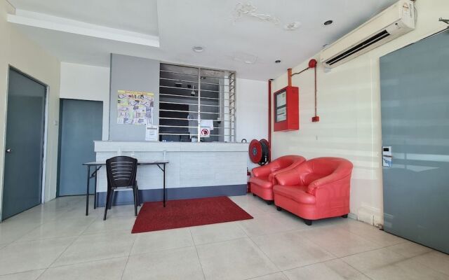 OYO 90442 Newtown Star Hotel