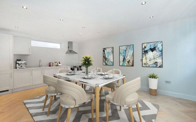 Rainsford Mews by Lime Street