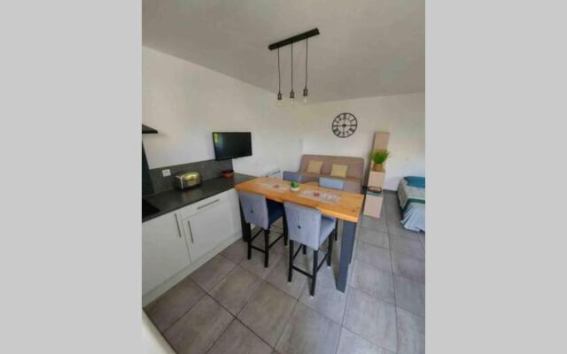 Location Studio Entre Garrigue Et Mer