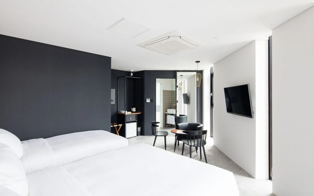 Gangneung Boutique Hotel Bombom